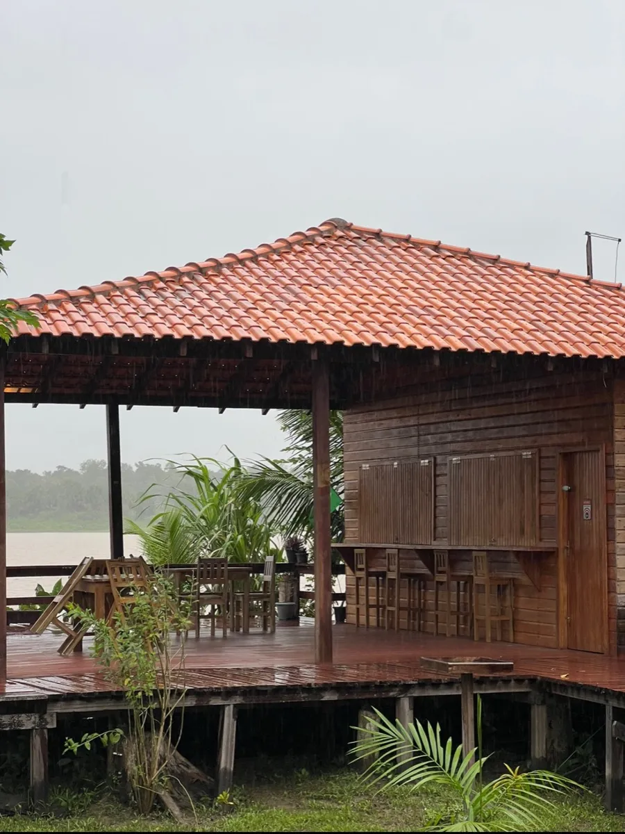 Maloca no rio