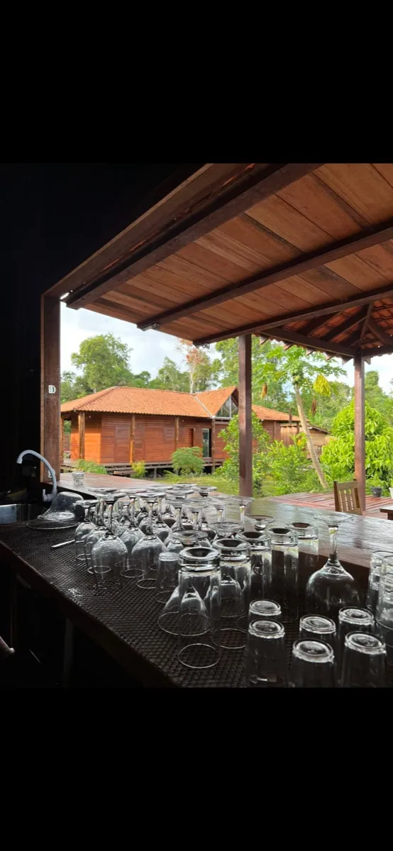 Vista do jardim e bar